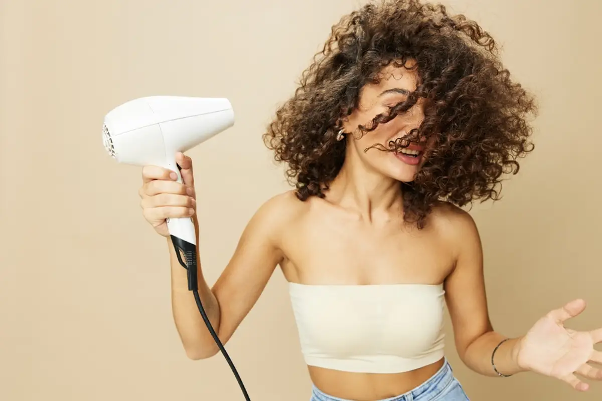 Secar el pelo al aire libre puede ser ya una opción obsoleta | Qué Onda |
