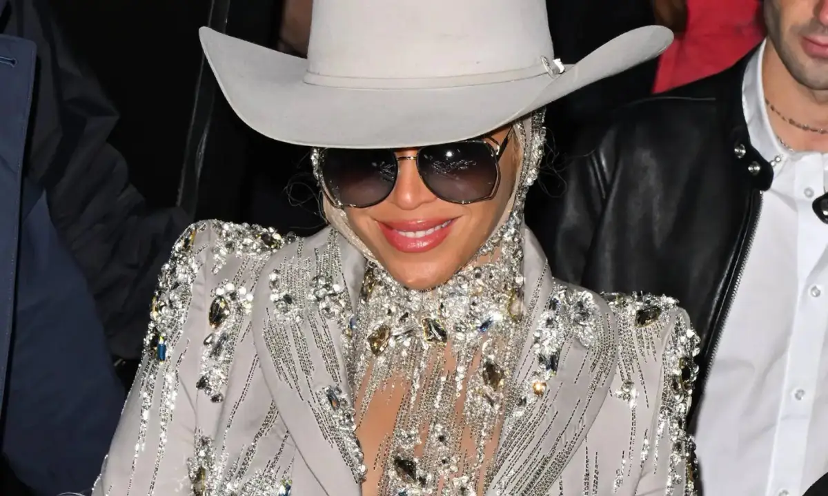 Beyonce hits número 1 en los chart de música country con su hit Texas Hold 'Em | Qué Onda