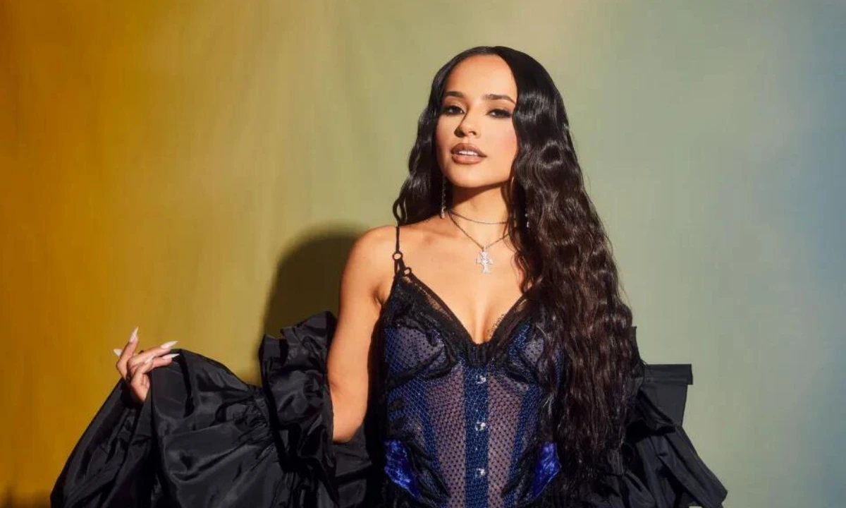 Becky G Anfitriona y Artista en los Latin AMAs 2024 | Qué Onda