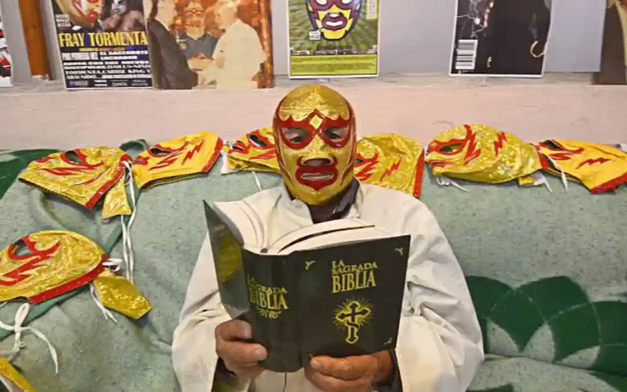 Sacerdote luchador: Fray Tormenta, héroe del orfanato.