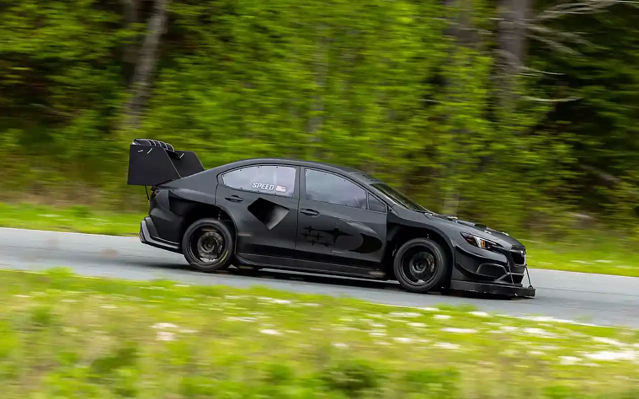 Subaru lanza el poderoso WRX Project Midnight.